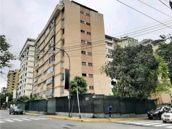Se Vende Local 56m2 Los Palos Grandes 7436