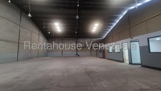 Se Alquila Galpon En Zona Industrial Ii, Ofreciendote Un Espacio De 455 Mts2 Para Ser Adecuados De Acuerdo A Tu Requerimiento, 3 Oficinas, Con Fácil Acceso A Container, Camiones, Contáctame B58606