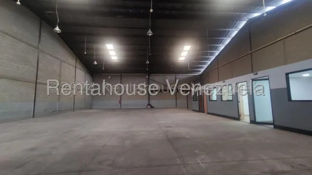 Se Alquila Galpon En Zona Industrial Ii, Ofreciendote Un Espacio De 455 Mts2 Para Ser Adecuados De Acuerdo A Tu Requerimiento, 3 Oficinas, Con Fácil Acceso A Container, Camiones, Contáctame B58606