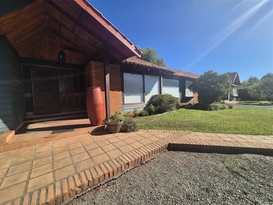 Casa En Venta De 5 Dorm. En Los Angeles