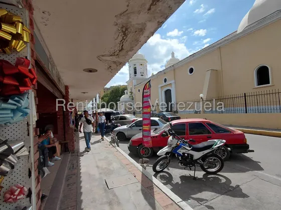 Versátil Local Comercial De 20.98 M2 Estrategicamente Ubicado Cerca A Una De Las Entradas Principales Del Centro Comercial Con Alto Tráfico Peatonal. Espacio De Fácil Adaptación Para Diversos Rubros