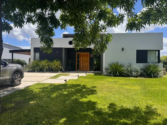 Casa Venta 3 Ambientes  B° El Cantón La Isla Escobar