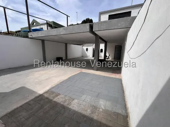 Casa En Venta Con Excelente Ubicacion En Maracay 27-441 Wjo