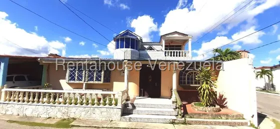 Dennymar, Vende Esta Hermosa Casa Amplia, Moderna, Segura, Comoda, En Increible Urbanizacion De Cabudare, A Solo 5 Mins Del Este De Barquisimeto, Contactame! Cod 26 22185.