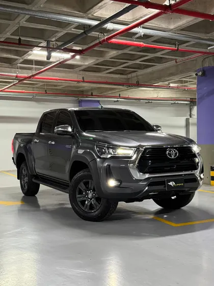 Toyota Hilux 2.7 Automática 4x4