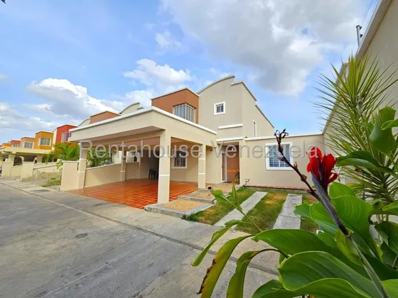 Estefani Flores Vende Hermosa Y Elegante Casa Al Este De Barquisimeto