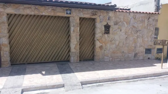 Linda Casa Em Ótima Localização 