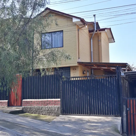 Central Casa En El Pueblo. Excelente Ubicación!