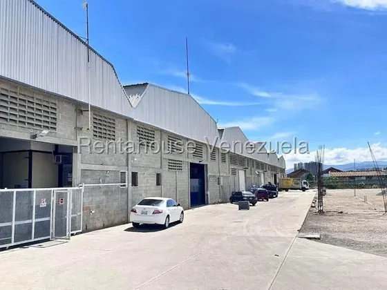 María Valera Ofrece En Alquiler Amplio Galpón En Zona Industrial 2 Barquisimeto, Ideal Para Cualquier Rubro Comercial.