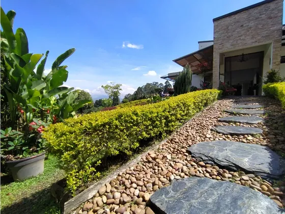 Hermosa Casa Independiente En Venta