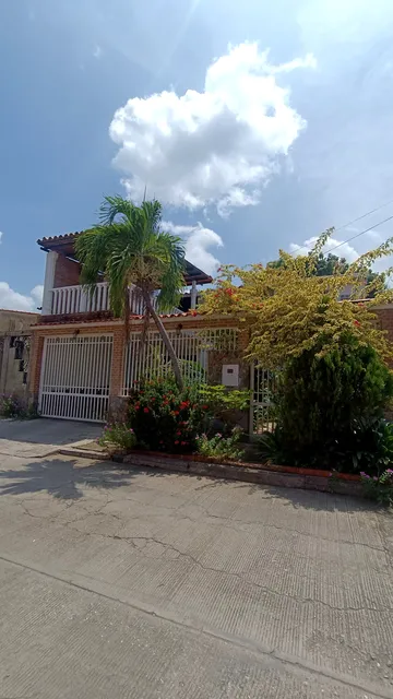 Se Vende Casa 324m2 6h/5b/3p Matalinda Charallave 4598