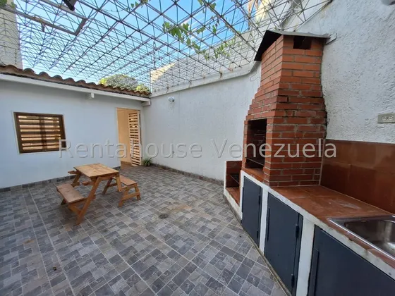 Venta De Townhouses En Barrio Sucre Maracay, Casa Campo. Ljsa 25-7709