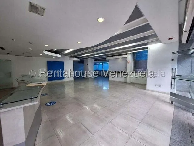 Eg - Local A Pies De Calle En El Rosal - 11 Puestos - Mls #25-21815 - Eliana Gomes
