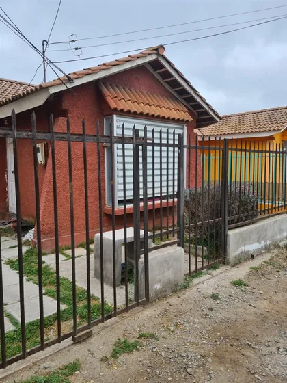 Casa En Venta De 2 Dorm. En Barrio Universitario