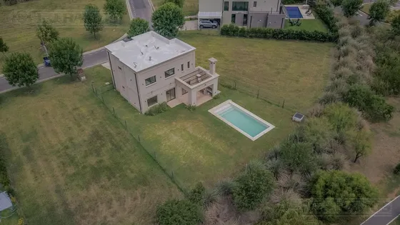 Casa En El Barrio Araucarias, Puertos