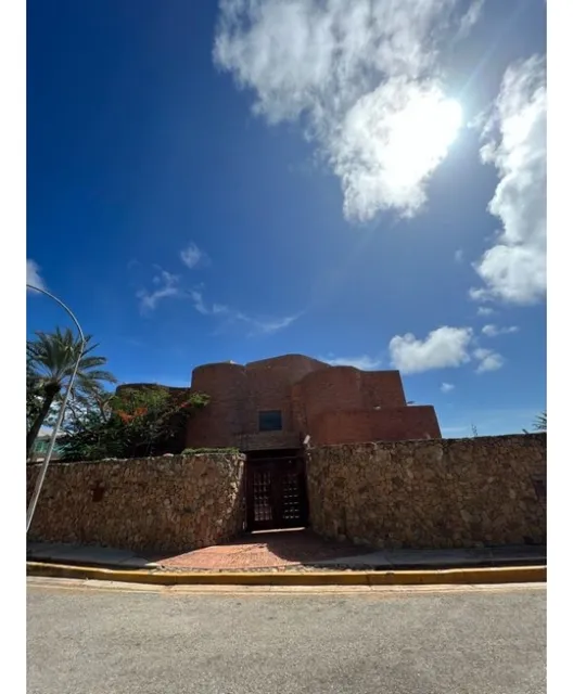 Vendo Casa 1130m2 Pampatar 9942