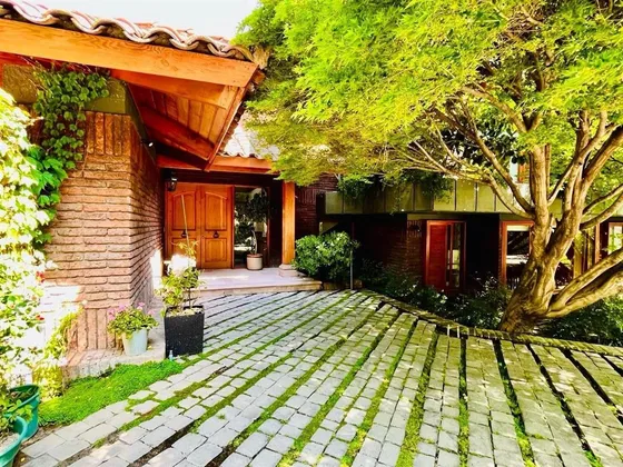 Casa En Venta De 6 Dorm. En Lo Barnechea