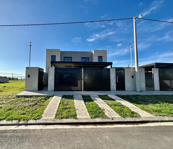 Casa Dúplex De 2 Dormitorios En Venta En Terranova - Capitán Bermudez