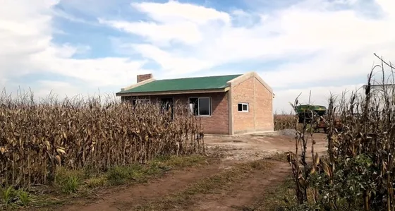 Cómodo Chalet De Dos Ambientes - Oportunidad Única - A Construir En Ladrillos Y Hormigón
