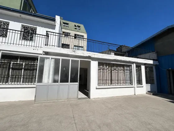 Cómodo Local Comercial En Arriendo En Calle Los Carrera