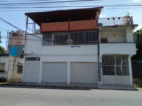 Casa Comercial En Urb. Camoruco, Valencia. Plc-1138