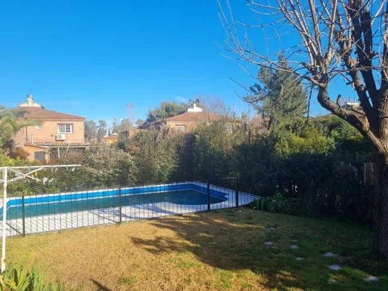 Casa En Venta 4 Ambientes. Av.champagnat 1100