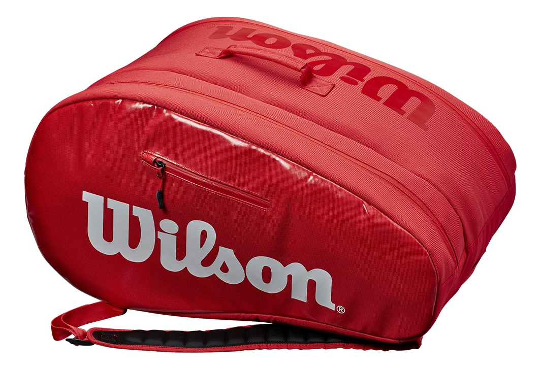 Bolso De Padel Wilson Super Tour 6 Pk (Rojo) Wilson Papeleta x 1 Modelo:&nbsp;Bolso De Padel Wilson Super Tour 6 PK RojoMejora tu equipo de p&aacute;del con una de las mejores bolsas de p&aacute;del del mercado: la Super Tour de Wilson. Esta bolsa, que cuenta con e