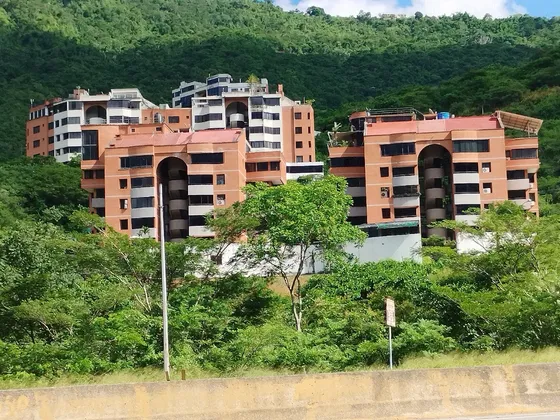 En Venta Apto. Con 108m2. En  Mampote. Zona Tranquila Y Expectacular Vista.  Inf. Ma. Fda.