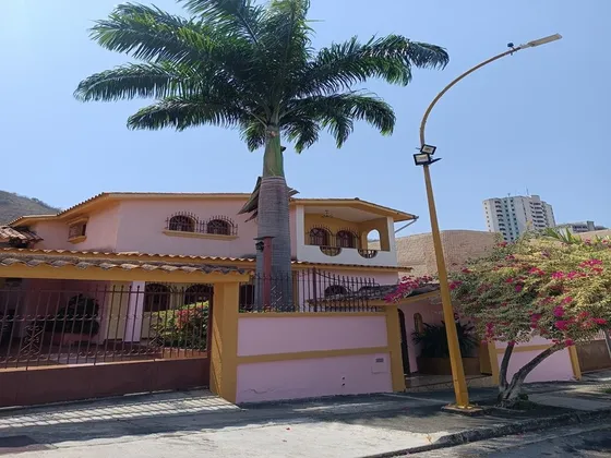 Sky Group Vende Casa Quinta La Chimeneas. Inc-449