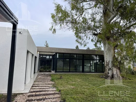 Casa 5 Ambientes En Una Planta, En Venta, Barrio Privado Las Golondrinas