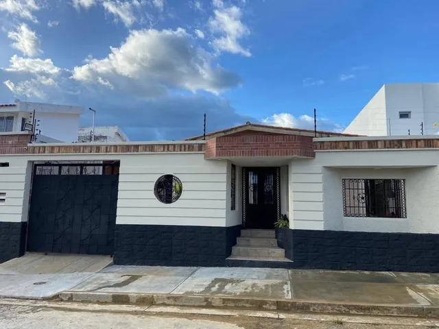 Yosmar Y Fernando Venden Casa En Urbanizacion Trigal Norte Valencia
