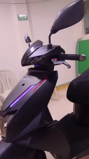Scooter 125 Negra Con Mejoras