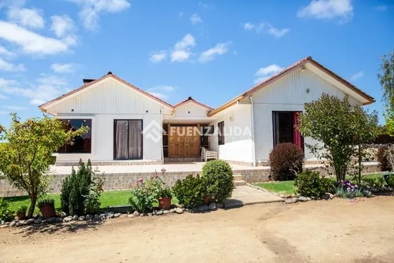 Casa En Parcela Con Piscina Y Zona De Paltos En Producción