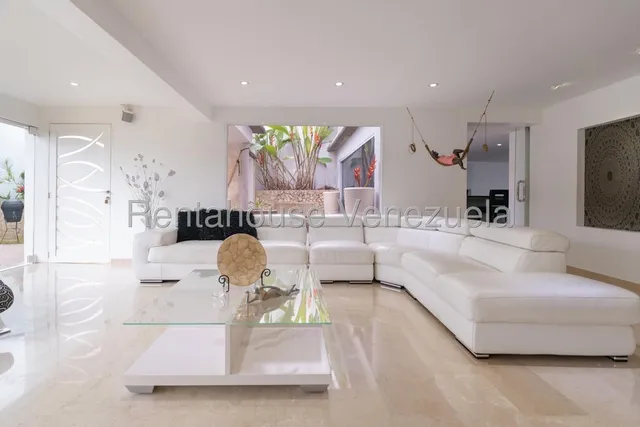 Gran Casa Remodelada En Su Totalidad Con Amplios Espacios Y Comodos En Venta En La Boyera Yf