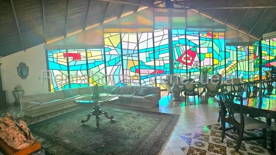 Agp Fabulosa Casa De Cuatro Niveles, Pisos De Mármol, Piscina Y Discoteca Debajo, Helipuerto Y Otra Casa Anexa, En Venta Con Vista Panorámica En Colinas De Santa Mónica 25-15706 Ys