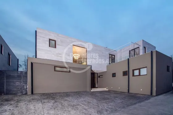 Casa En Venta De 6 Dormitorios En La Foresta, Las Condes