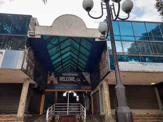 Centro Comercial En Venta. Av. Bolívar.ar Solo Clientes