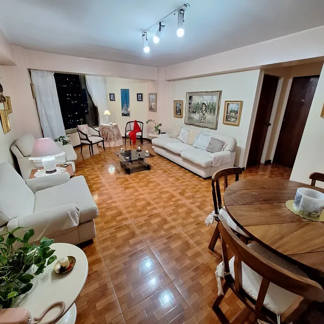 Vendo Comodo Apt En Colinas De Bello Monte, Centro Polo, 82mts2. Puesto Fijo, Nunca Falta El Agua, Agradable Vista