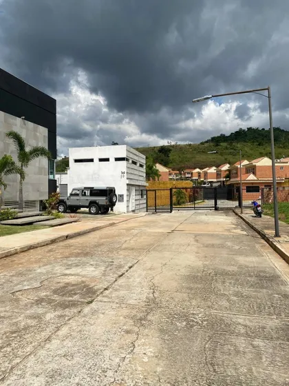 Parcela Con Proyecto, Render Lista Para Construir En Lomas Del Country