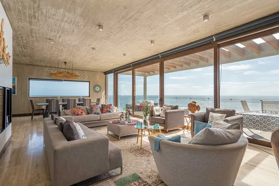 Esplendida Casa En Loteo Zapallar Norte