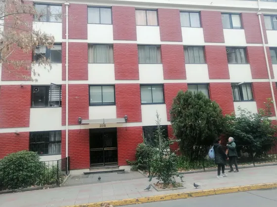 Excelente Departamento, A Pasos Del Metro Pedro De Valdivia.