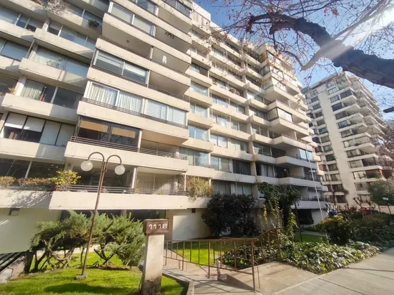 Hermoso Departamento Con Vista, A Pasos De Av. Vitacura