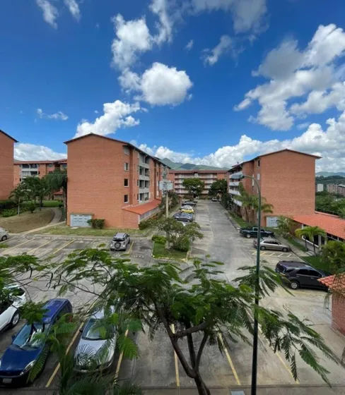 Se Vende Un Apartamento De 3 Habitaciones, 2 Baños Y 1 Puest