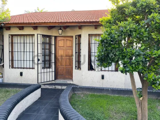 Venta De Casa Barrio Primero De Mayo. Las Heras.