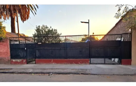 Casa Familiar Con Amplio Terreno...