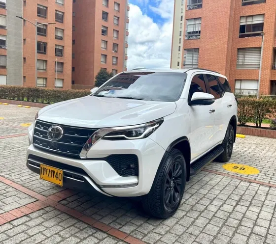 Toyota Fortuner 2.4 Diésel Srv 4x2