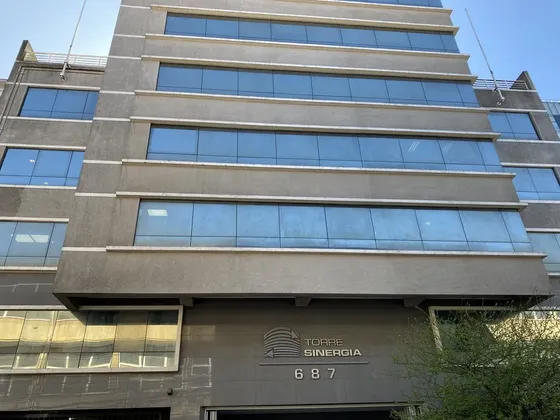 Oficina Con Estacionamiento Edificio Sinergia Calle Varas