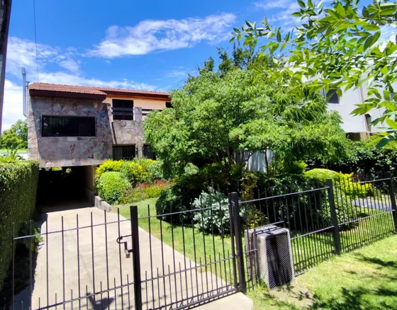 Venta Casa 6 Dormitorios City Bell Con Cochera
