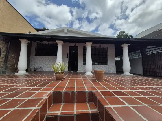 Quinta En Alquiler Zona Industrial De La Trinidad 