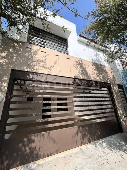 Casa En Renta En La Col. Cumbres De San Agustin En Monterrey